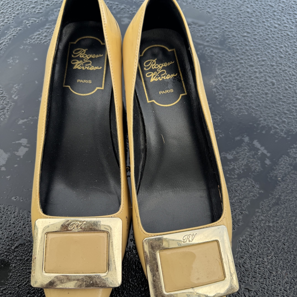 Roger Vivier Tan Heels with Gold Buckle - Picture 5 of 5